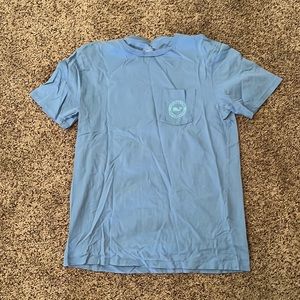 blue vineyard vines t-shirt